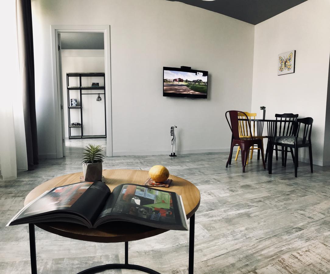 City Center Apartments By Happy Place ティビリシ エクステリア 写真