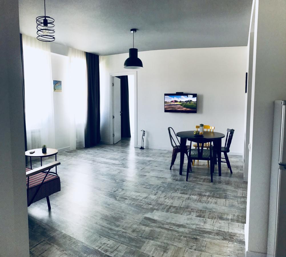 City Center Apartments By Happy Place ティビリシ エクステリア 写真