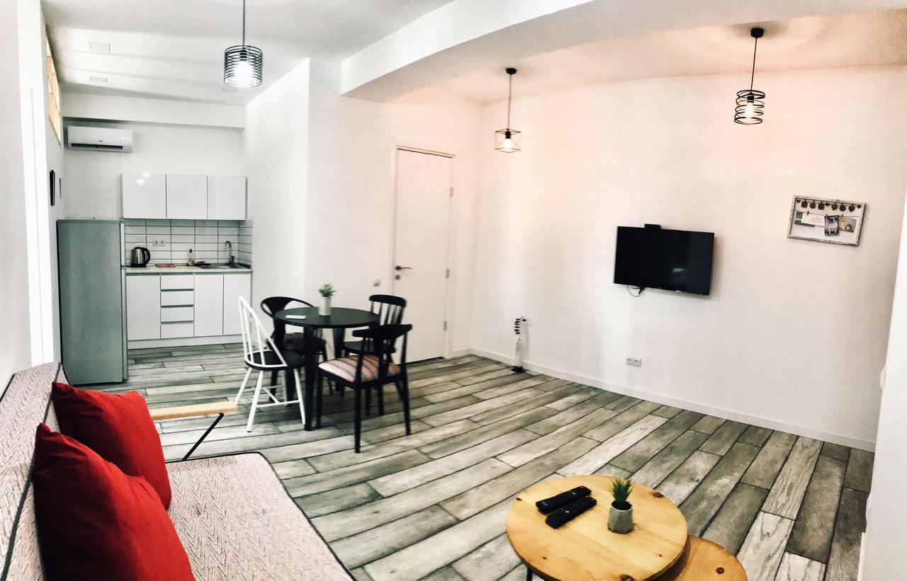 City Center Apartments By Happy Place ティビリシ エクステリア 写真