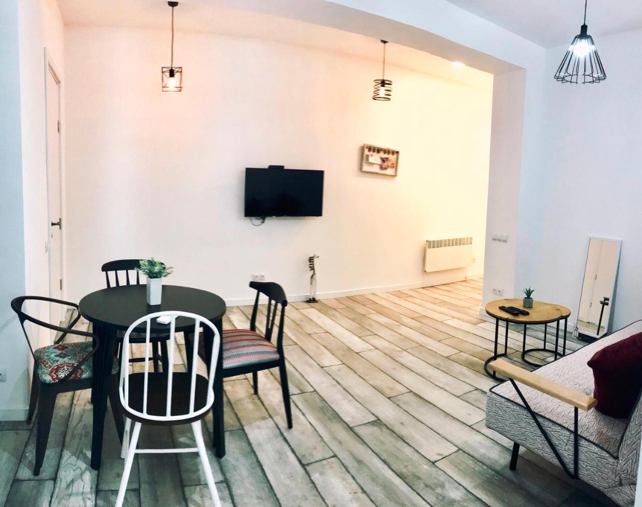 City Center Apartments By Happy Place ティビリシ エクステリア 写真